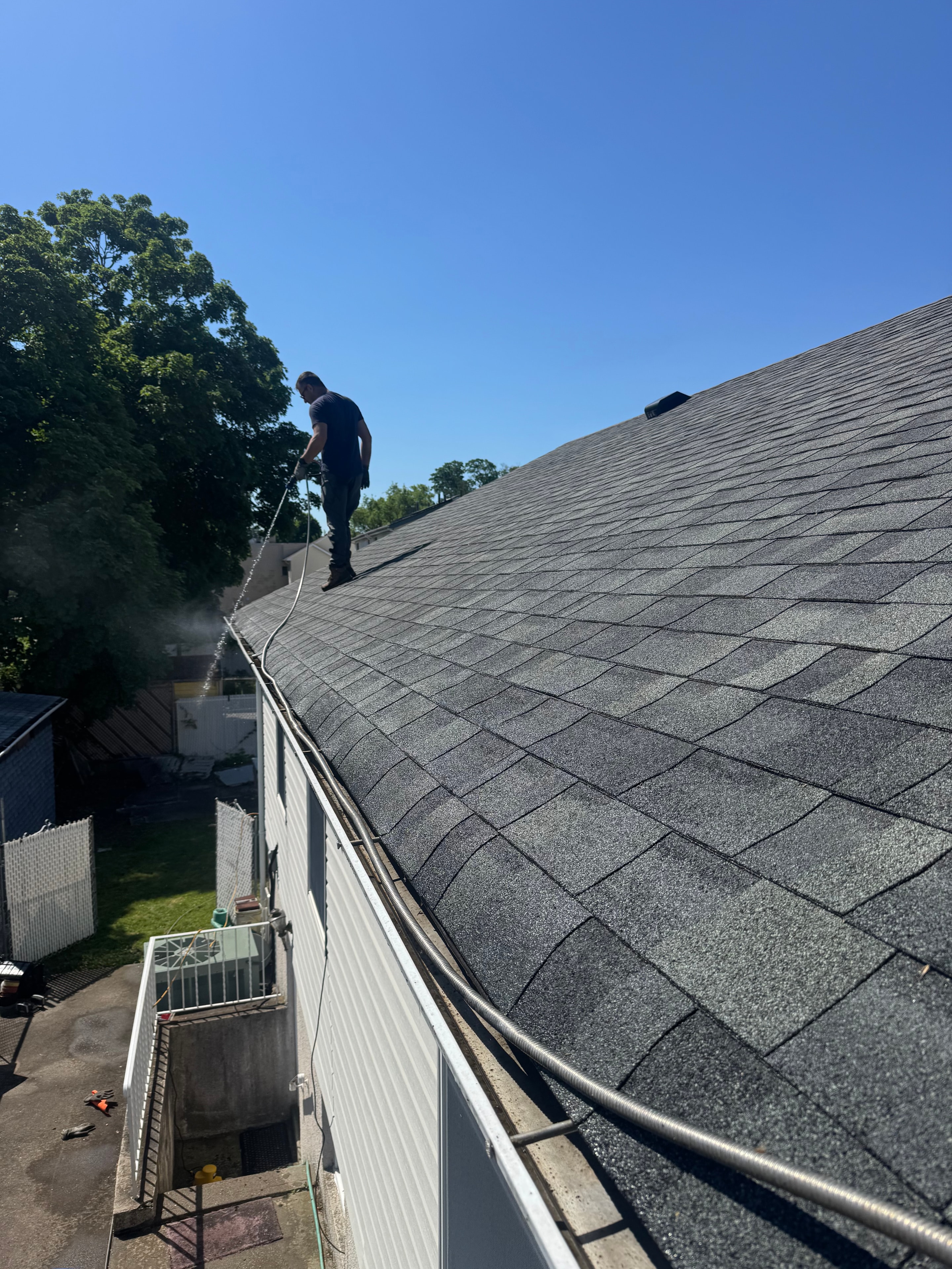 Gutter cleaning job 4